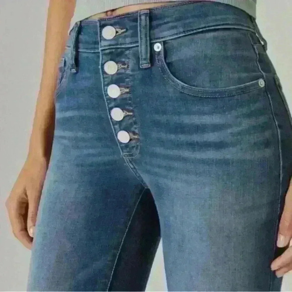 Lucky Brand Bridgette Skinny Button Fly  Radiant
Color 2/25 Ankle - Picture 2 of 7